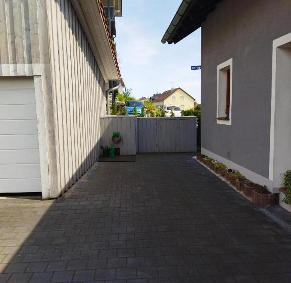 Aussergewöhnliche Atelierferienwohnung Mit Balkon An Der Donau