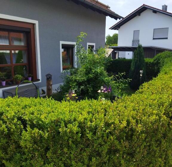 Aussergewöhnliche Atelierferienwohnung Mit Balkon An Der Donau