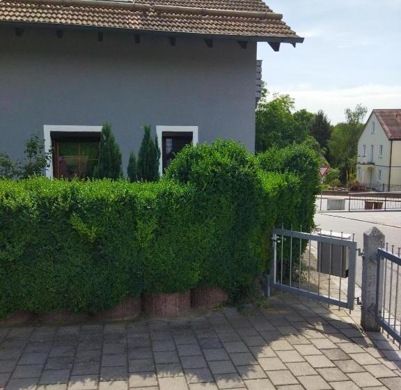 Aussergewöhnliche Atelierferienwohnung Mit Balkon An Der Donau