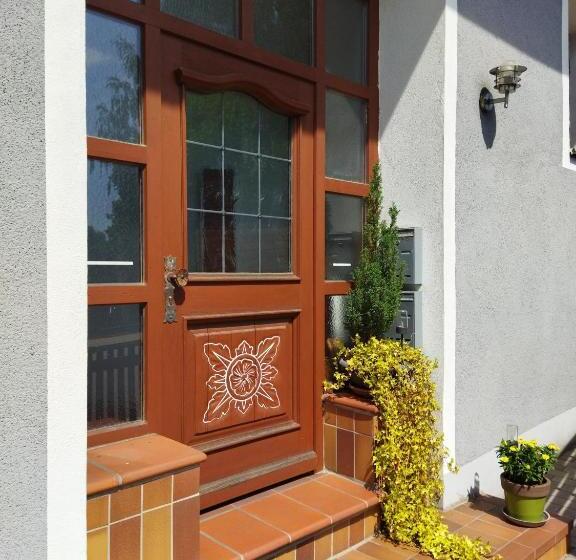 Aussergewöhnliche Atelierferienwohnung Mit Balkon An Der Donau