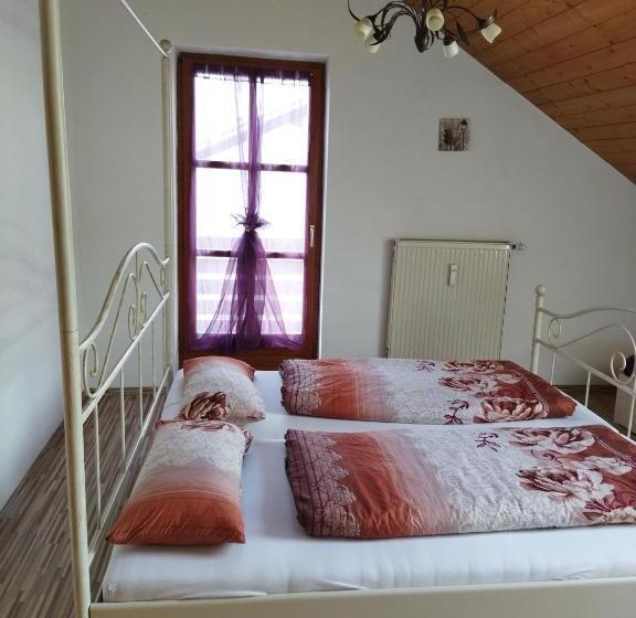 Aussergewöhnliche Atelierferienwohnung Mit Balkon An Der Donau