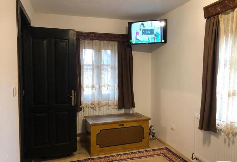 Casuta Vanatorului Campulung Moldovenesc