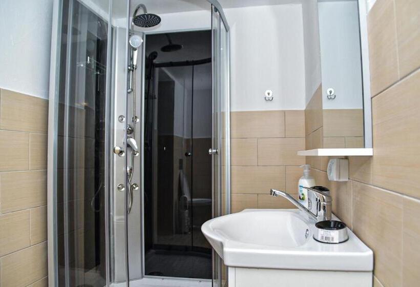 Casuta Vanatorului Campulung Moldovenesc