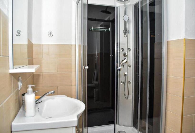 Casuta Vanatorului Campulung Moldovenesc