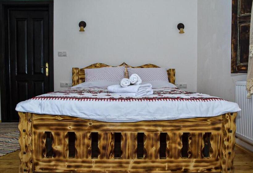 Casuta Vanatorului Campulung Moldovenesc