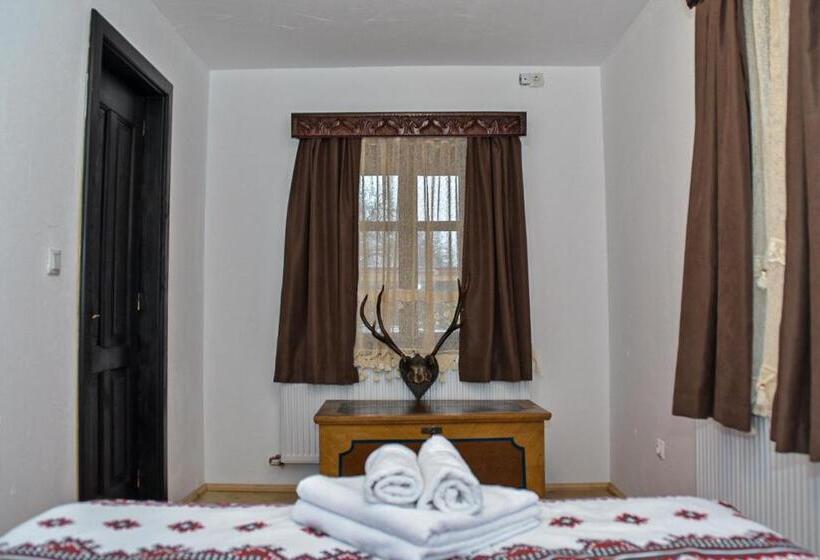 Casuta Vanatorului Campulung Moldovenesc