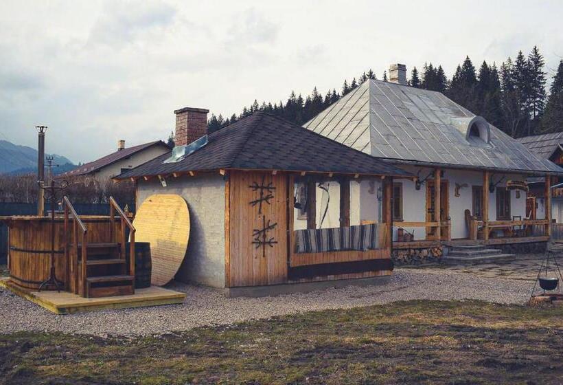 Casuta Vanatorului Campulung Moldovenesc