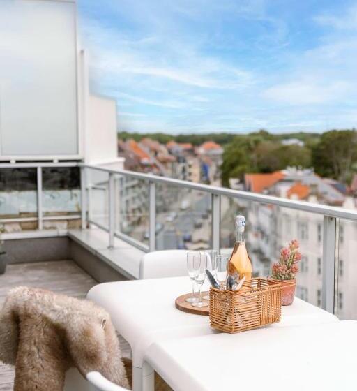 Charming Apartment Near The Beach With Balcony