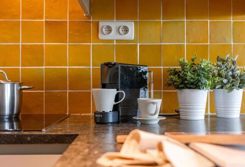 Charming Apartment Near The Beach With Balcony