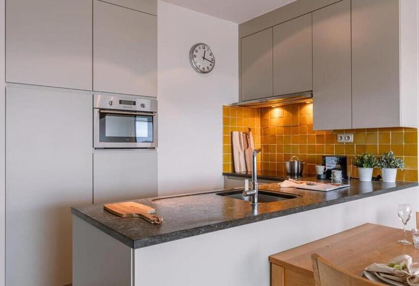 Charming Apartment Near The Beach With Balcony