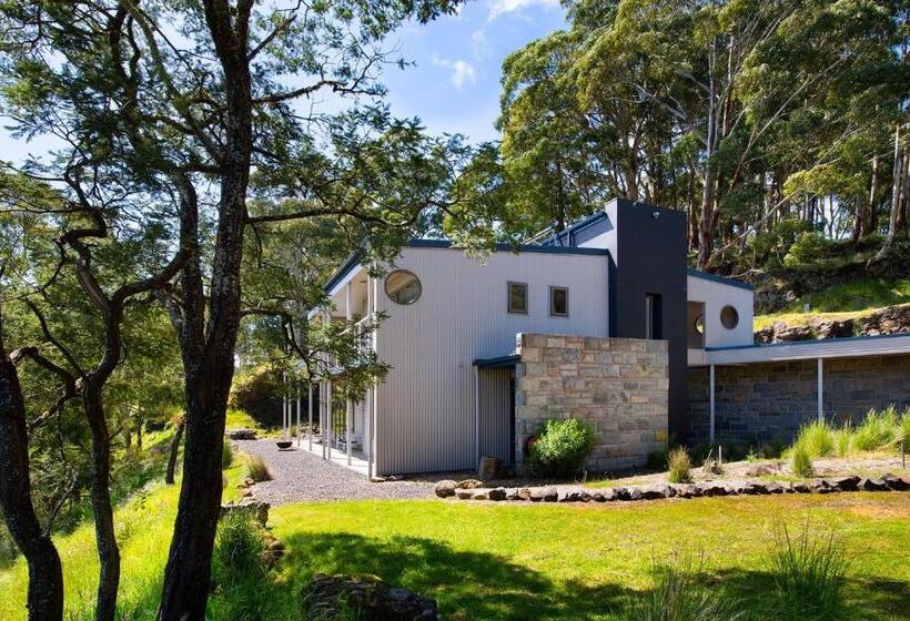 Dindelong Trentham Falls Unique Architect Designed Nature Hideaway