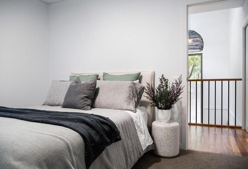 Dindelong Trentham Falls Unique Architect Designed Nature Hideaway