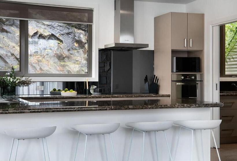 Dindelong Trentham Falls Unique Architect Designed Nature Hideaway