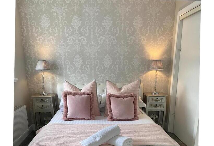 Glasgow Two Bedroom Penthouse