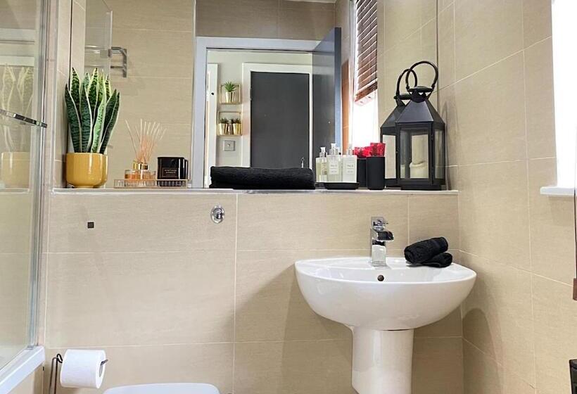 Glasgow Two Bedroom Penthouse