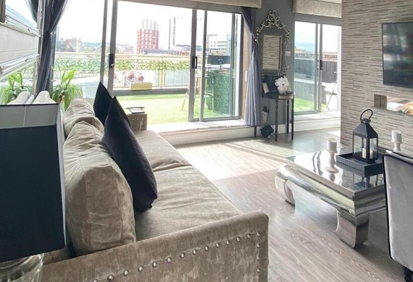 Glasgow Two Bedroom Penthouse