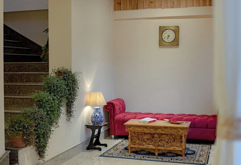 فندق Amani Pelling