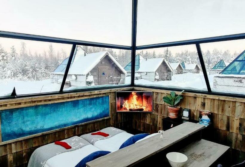 בית מלון כפרי Aurora Pyramid Glass Igloos