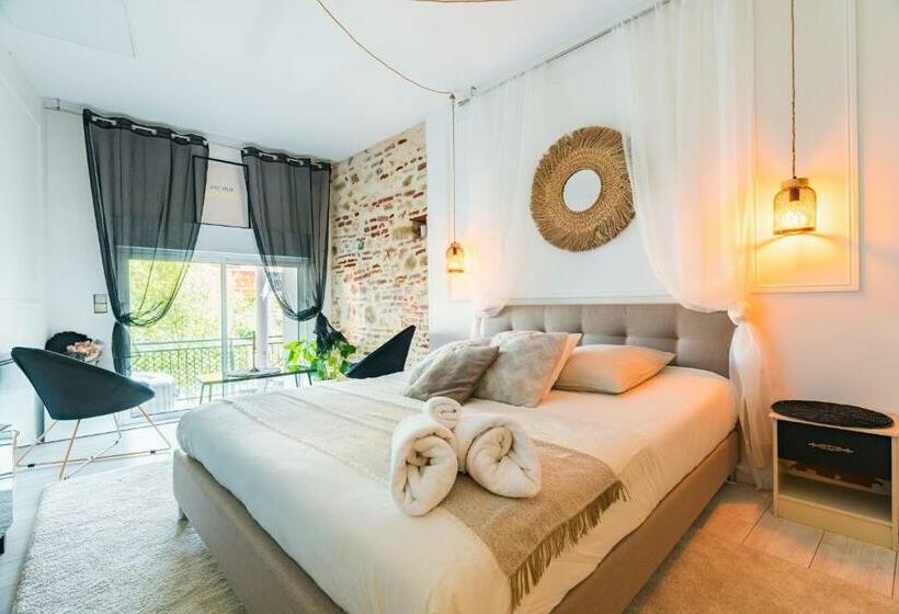 ホテル Chambre Unique Lovya, Avec Jacuzzi En Hypercentre