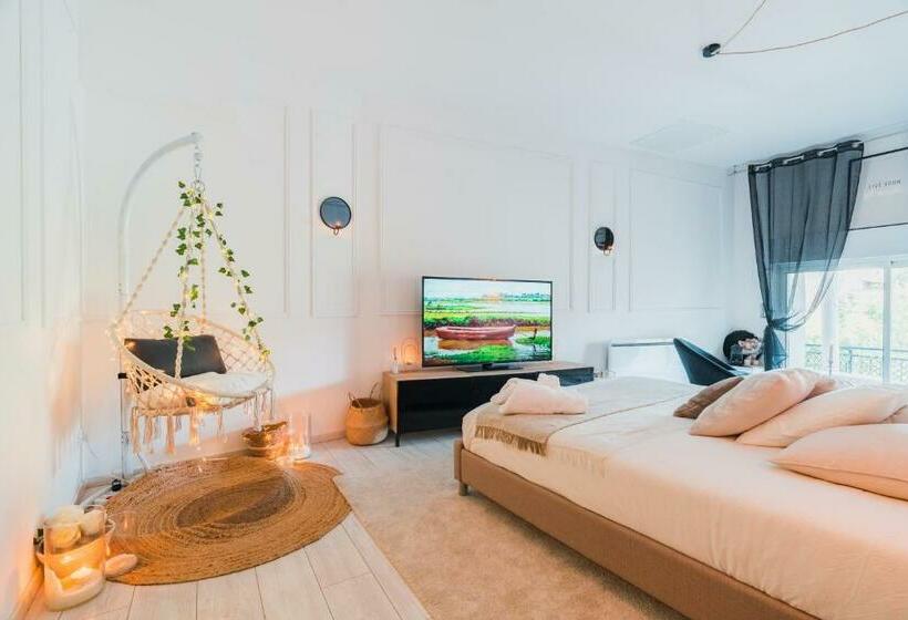 ホテル Chambre Unique Lovya, Avec Jacuzzi En Hypercentre