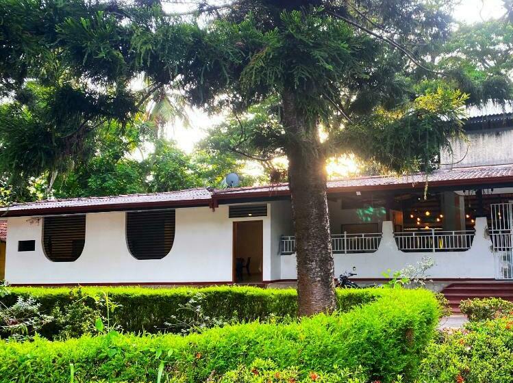 בית מלון כפרי Thanayama Monaragala