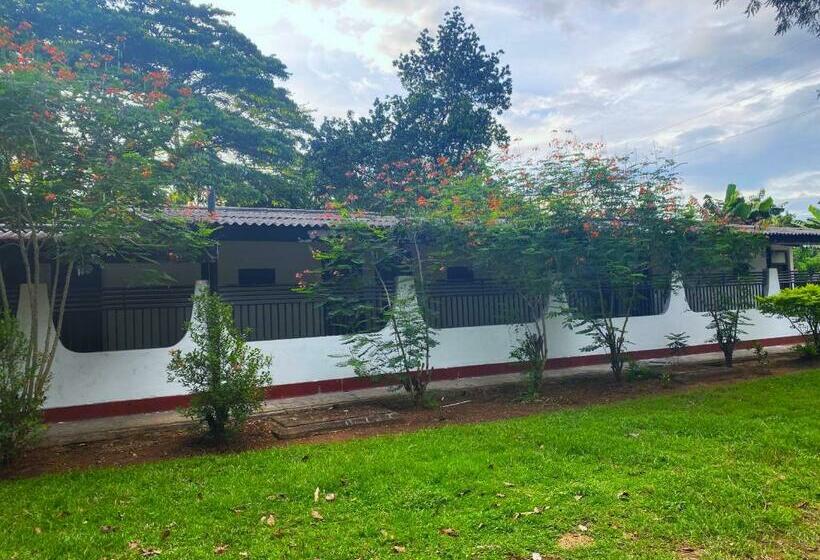 בית מלון כפרי Thanayama Monaragala