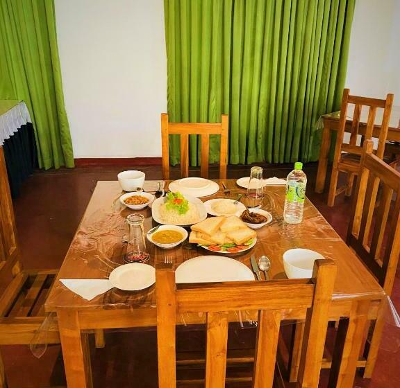 בית מלון כפרי Thanayama Monaragala