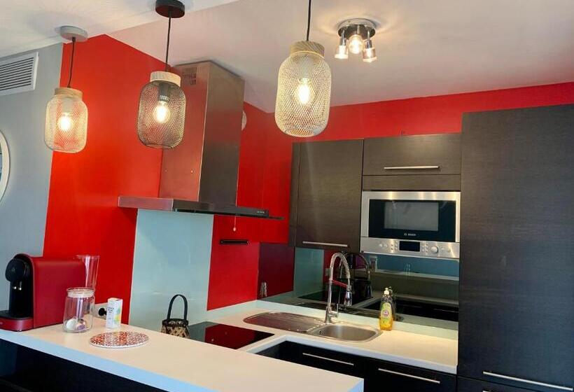 Joli 2p Climatise Dans Résidence Calme Et Securisée Avec Piscine