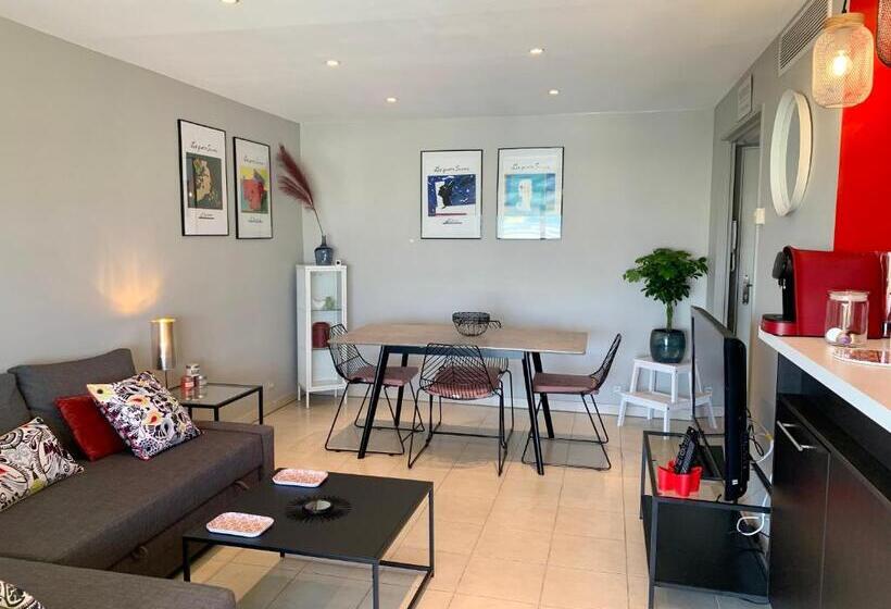 Joli 2p Climatise Dans Résidence Calme Et Securisée Avec Piscine