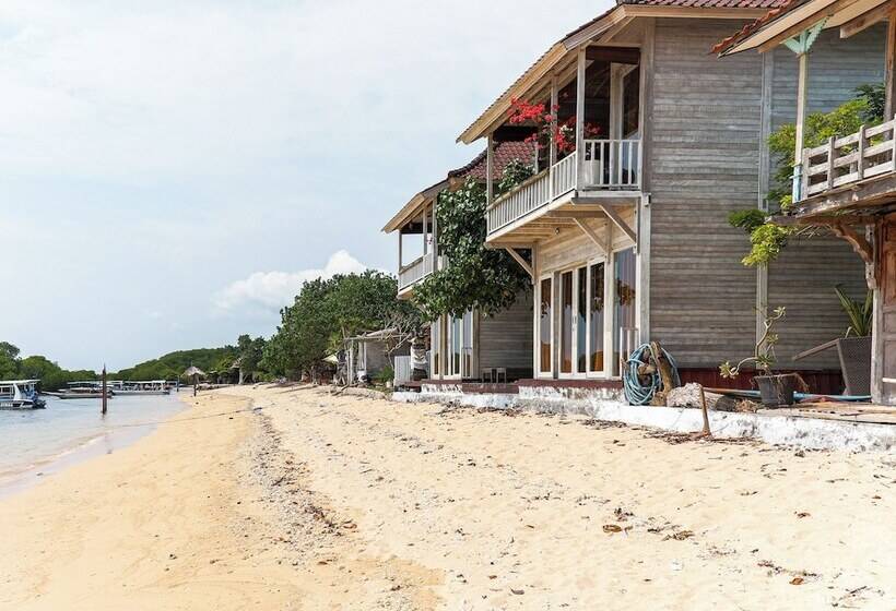 Lembo Lagoon Bungalows