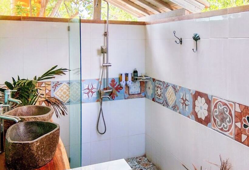 Lembo Lagoon Bungalows