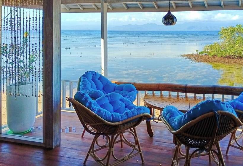 Lembo Lagoon Bungalows