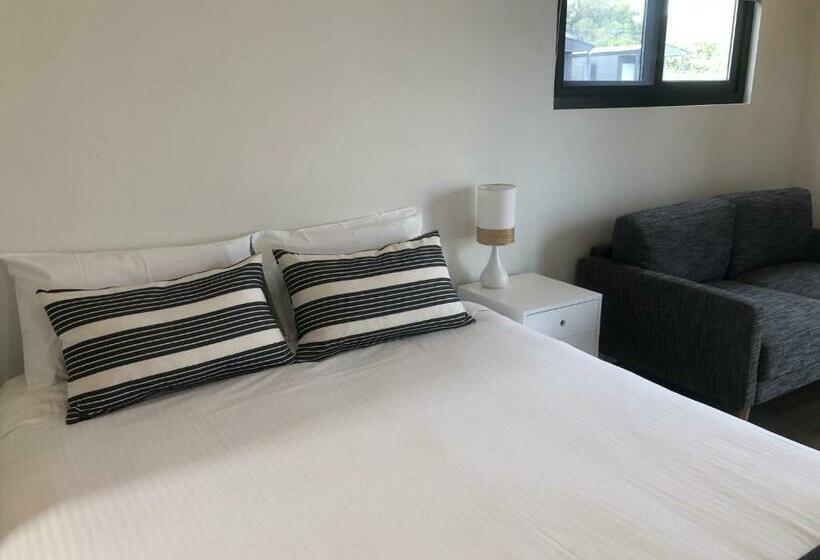 مُتل Lunar Cabins