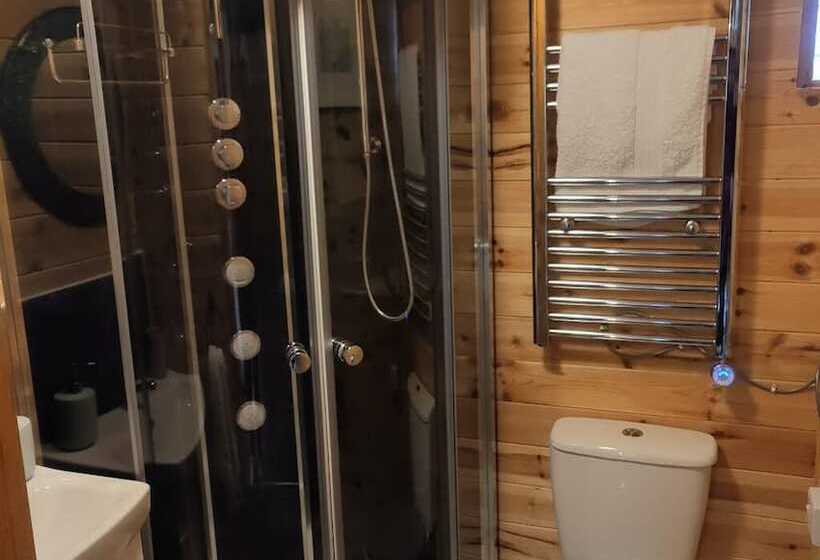 Peaceful Cabin Retreat In Skegby