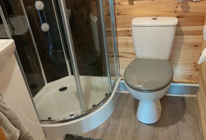 Peaceful Cabin Retreat In Skegby