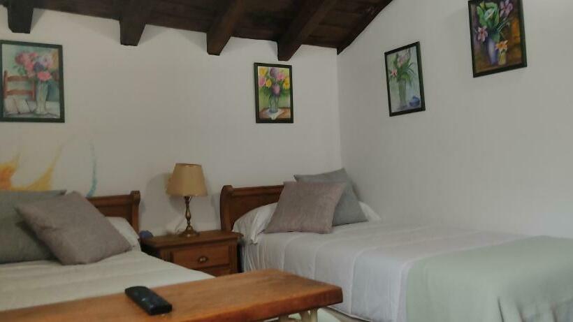 بنسيون Hostal Mendaurpe