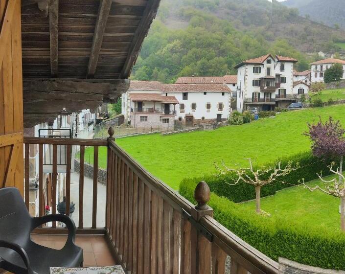 بنسيون Hostal Mendaurpe
