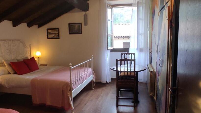 بنسيون Hostal Mendaurpe