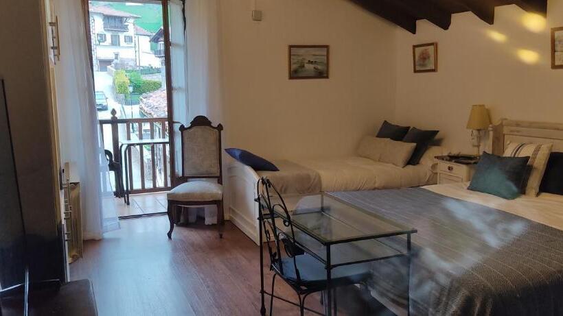بنسيون Hostal Mendaurpe