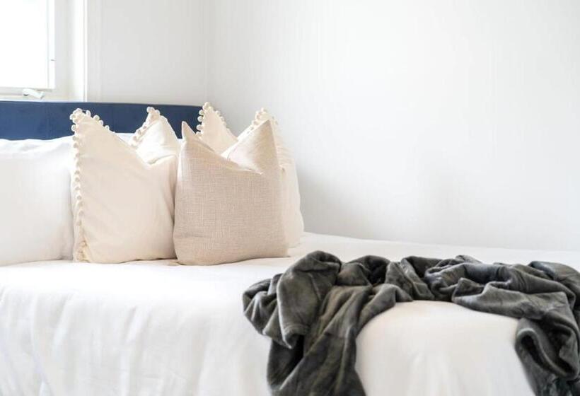 The Jurassic I Sleep 9 I Backyard & Patio I 55 Tv