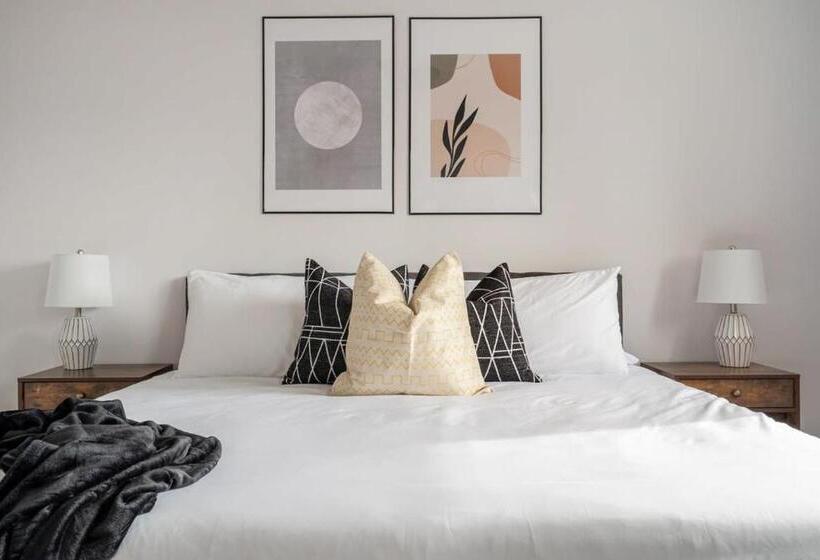 The Jurassic I Sleep 9 I Backyard & Patio I 55 Tv