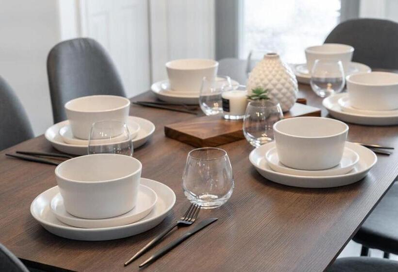 The Jurassic I Sleep 9 I Backyard & Patio I 55 Tv