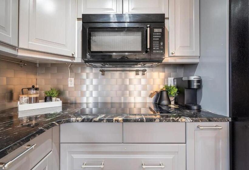 The Jurassic I Sleep 9 I Backyard & Patio I 55 Tv