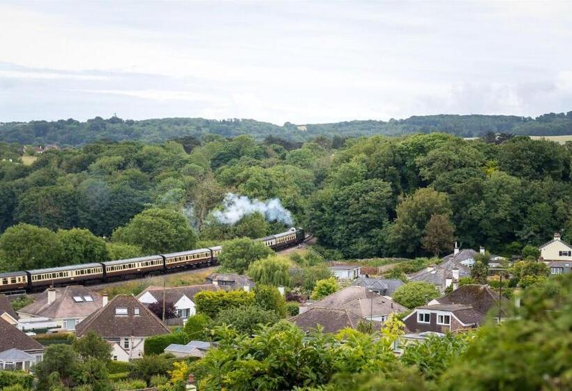 The Spinney   Spectacular Views Over The Bay And Close To Beach With Parking