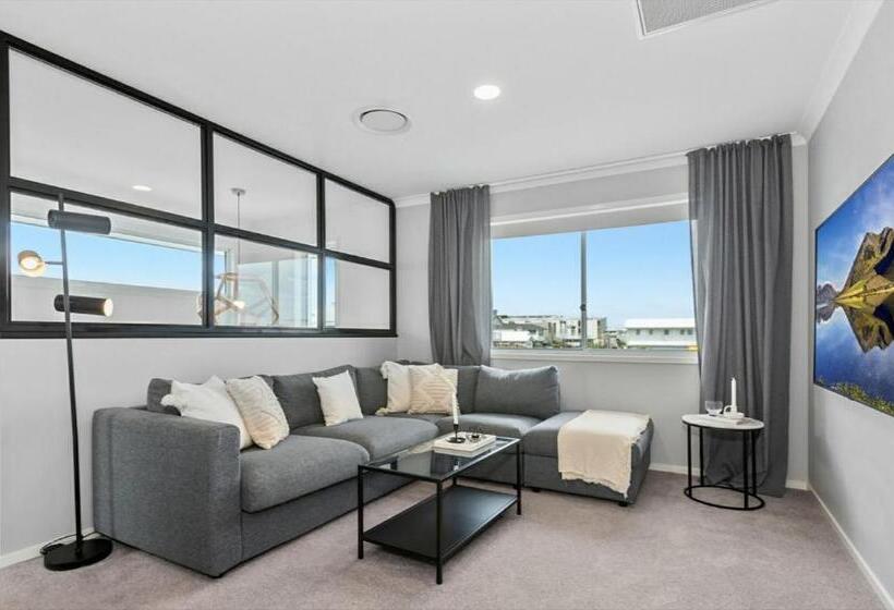 Putt Putt   Pool Slide   100m To Beach   Ultimate Family Entertainer