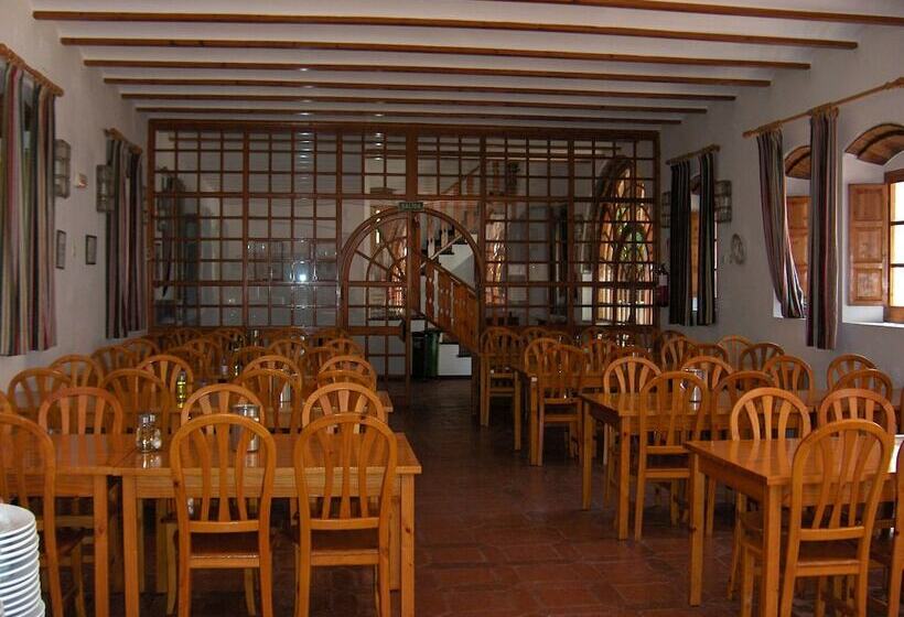 Albergue Inturjoven El Bosque Hostel