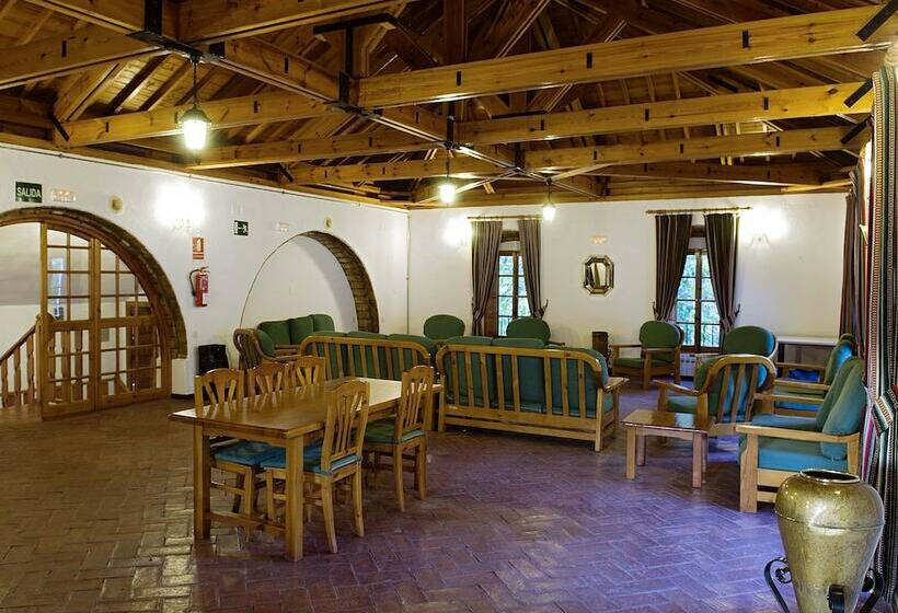 Albergue Inturjoven El Bosque   Hostel