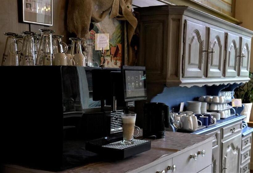 Alpenrose Hotel And Gardens