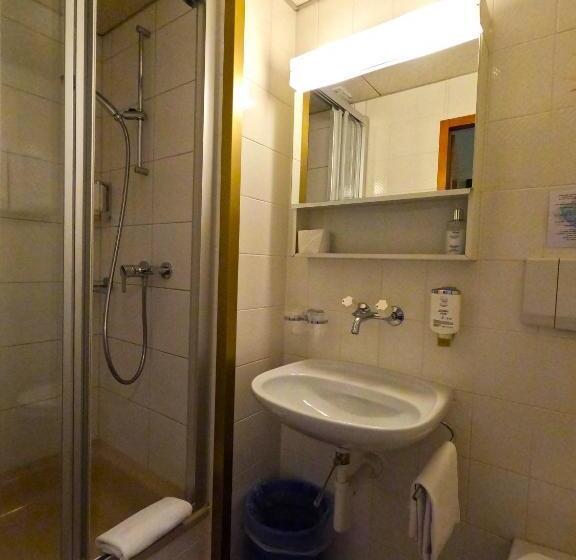 Alpenrose Hotel And Gardens