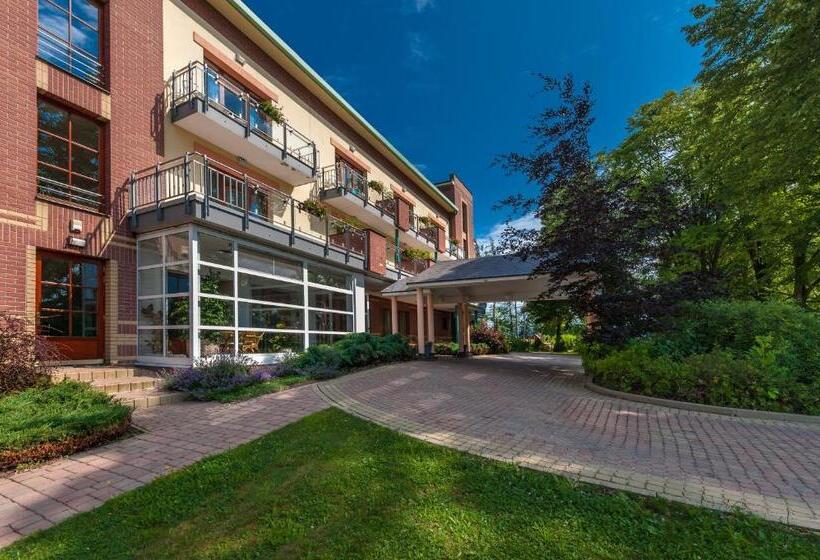 April Hotel Panorama